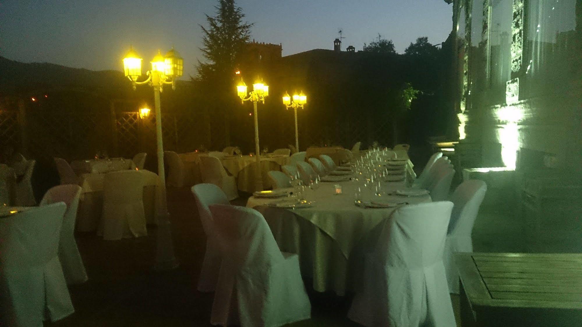Posada Real Restaurante El Linar Del Zaire Burgohondo Exterior photo
